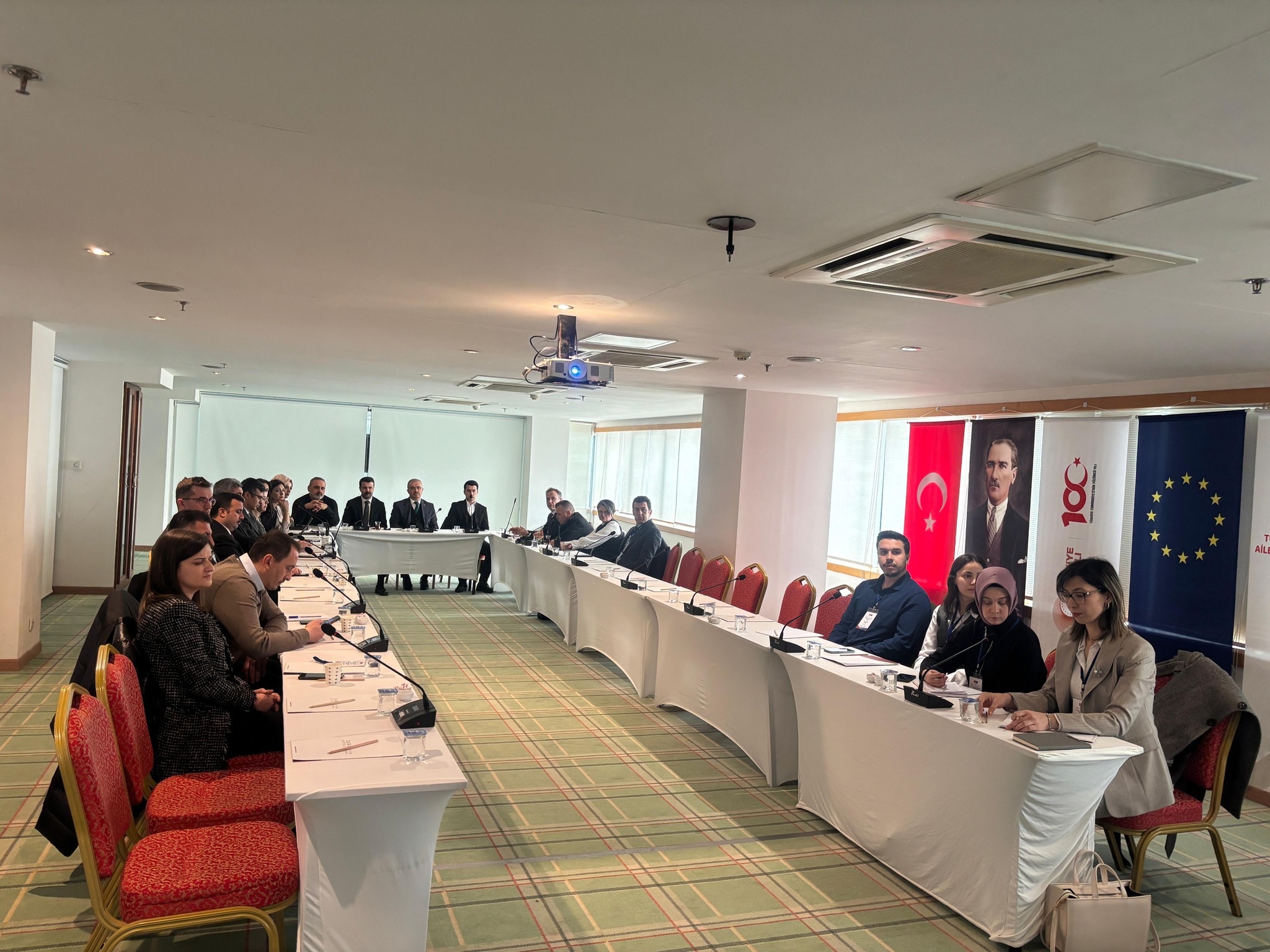 İl Müdürleri Erdoğan ve Sünnetci’nin Katılımıyla, Geçici Koruyucu Aile Modeli Çalıştay’ı Gerçekleştirildi