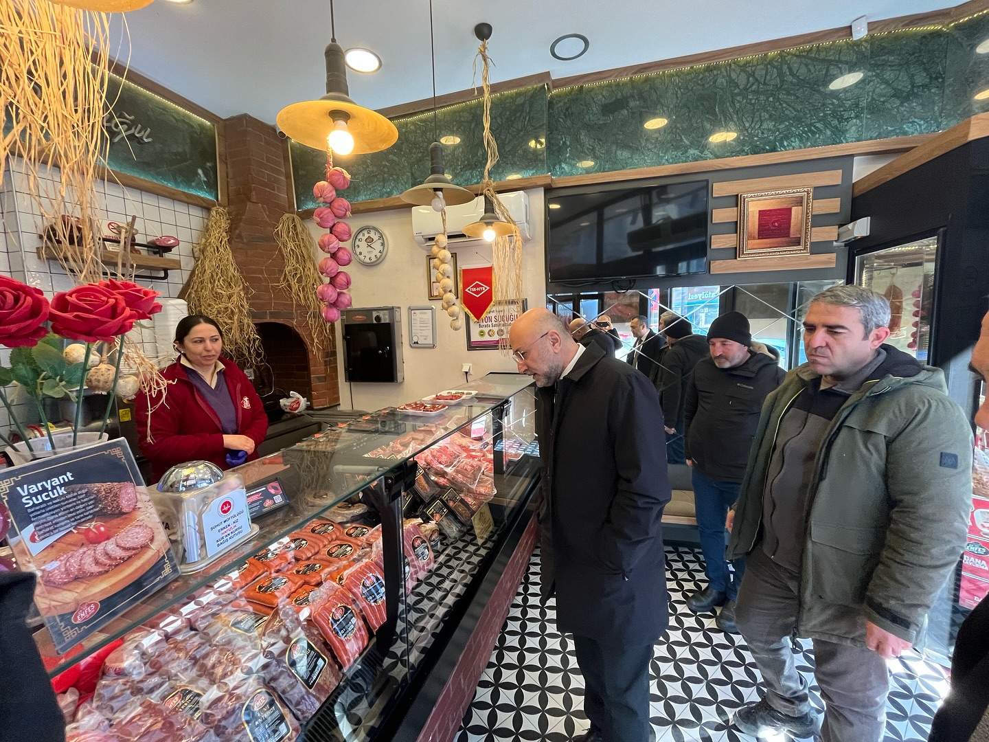 Başkan Şahin'den, Uzun Çarşı Esnaflarına Ziyaret