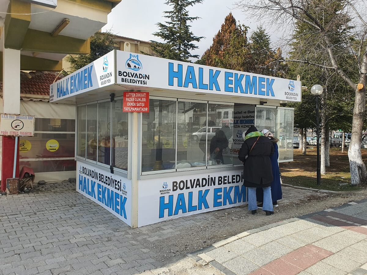 Bolvadin'de Halk Ekmek Büfesi Hizmete Girdi!