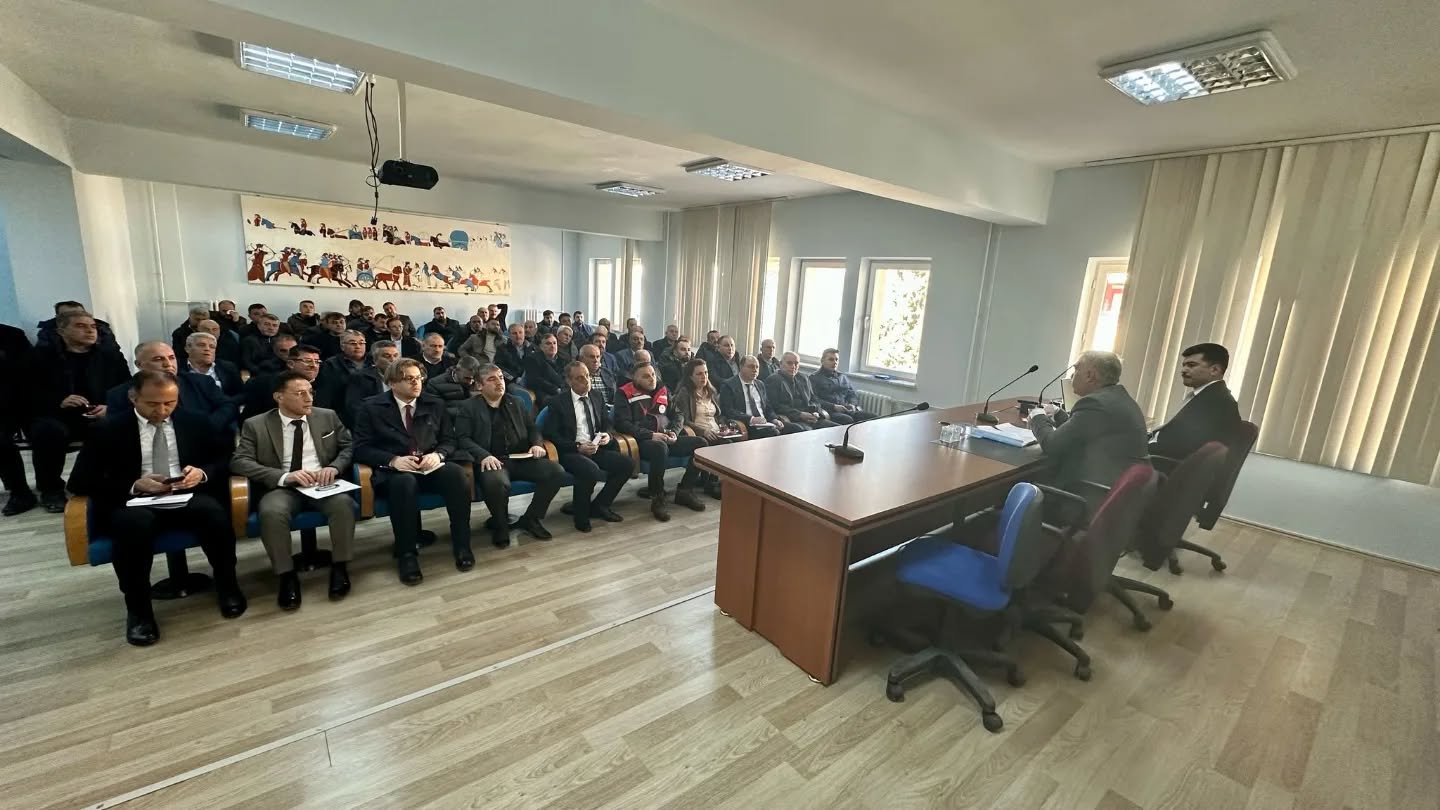 Dinar İlçesinde, Muhtarlara Yönelik Eğitim ve Değerlendirme Toplantısı Gerçekleştirildi
