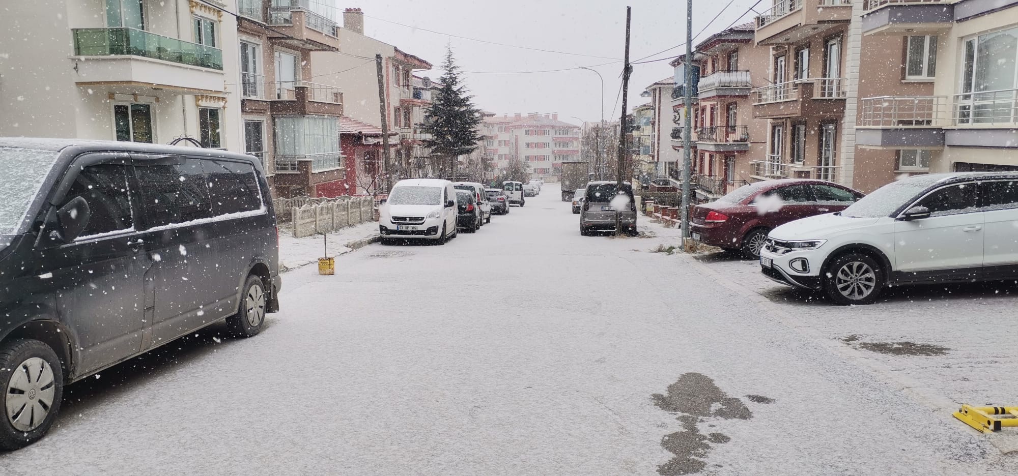 Afyonkarahisar'da Kar Yağışı Başladı