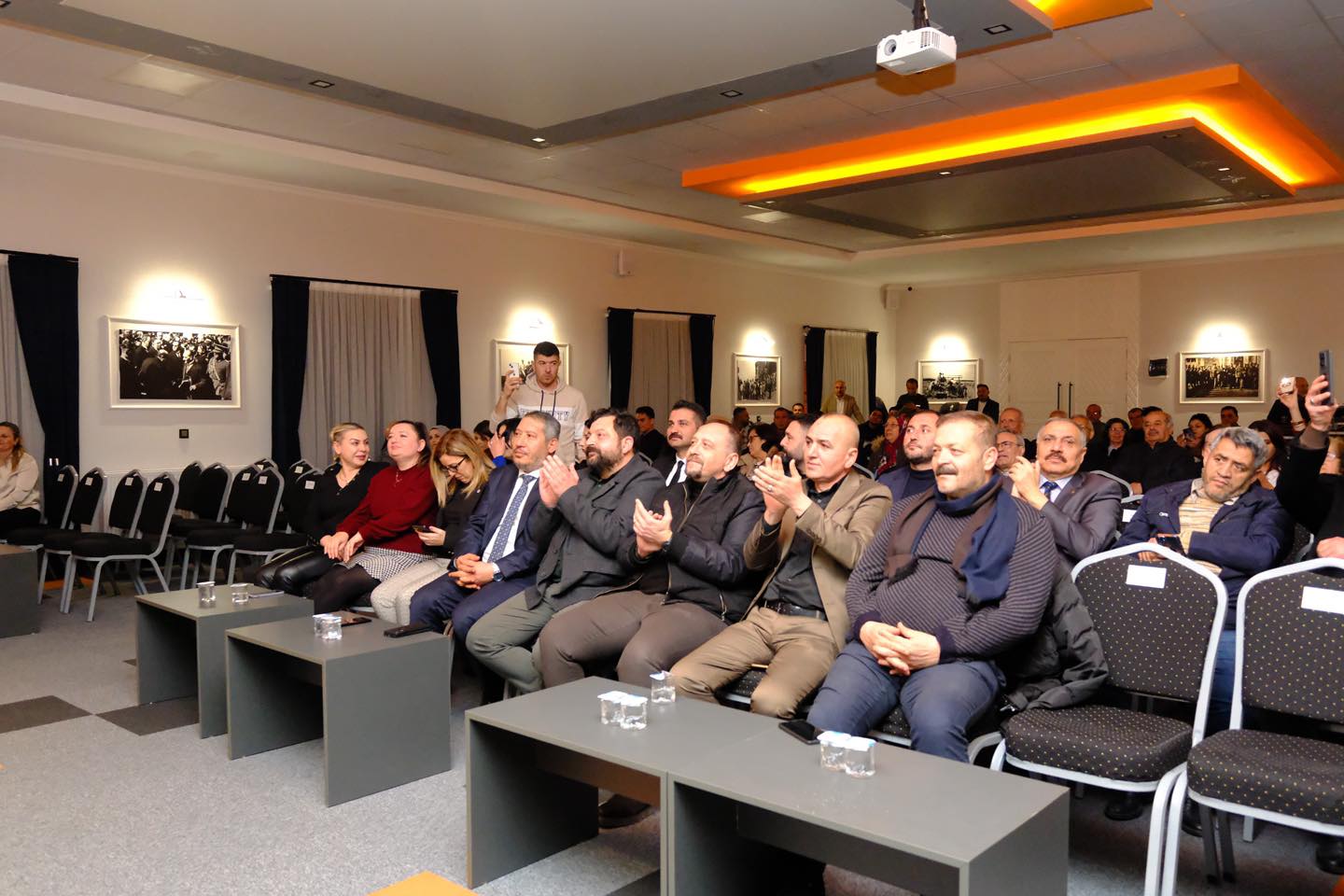 Dinar’da Coşku Dolu Etkinlik: Afyonkarahisar Belediyesi Kent Orkestrası Müzik Dinletisi Sundu