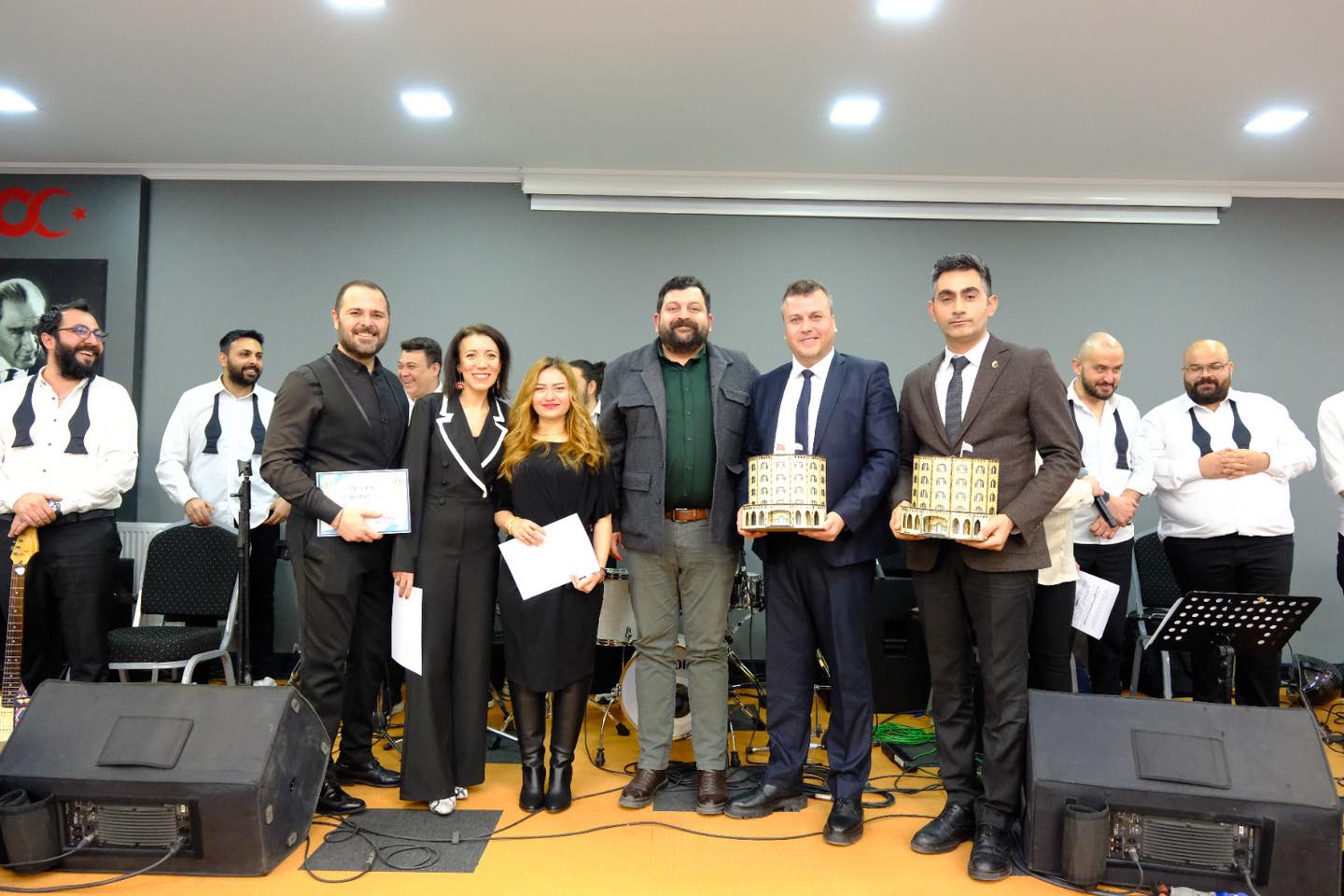 Dinar’da Coşku Dolu Etkinlik: Afyonkarahisar Belediyesi Kent Orkestrası Müzik Dinletisi Sundu