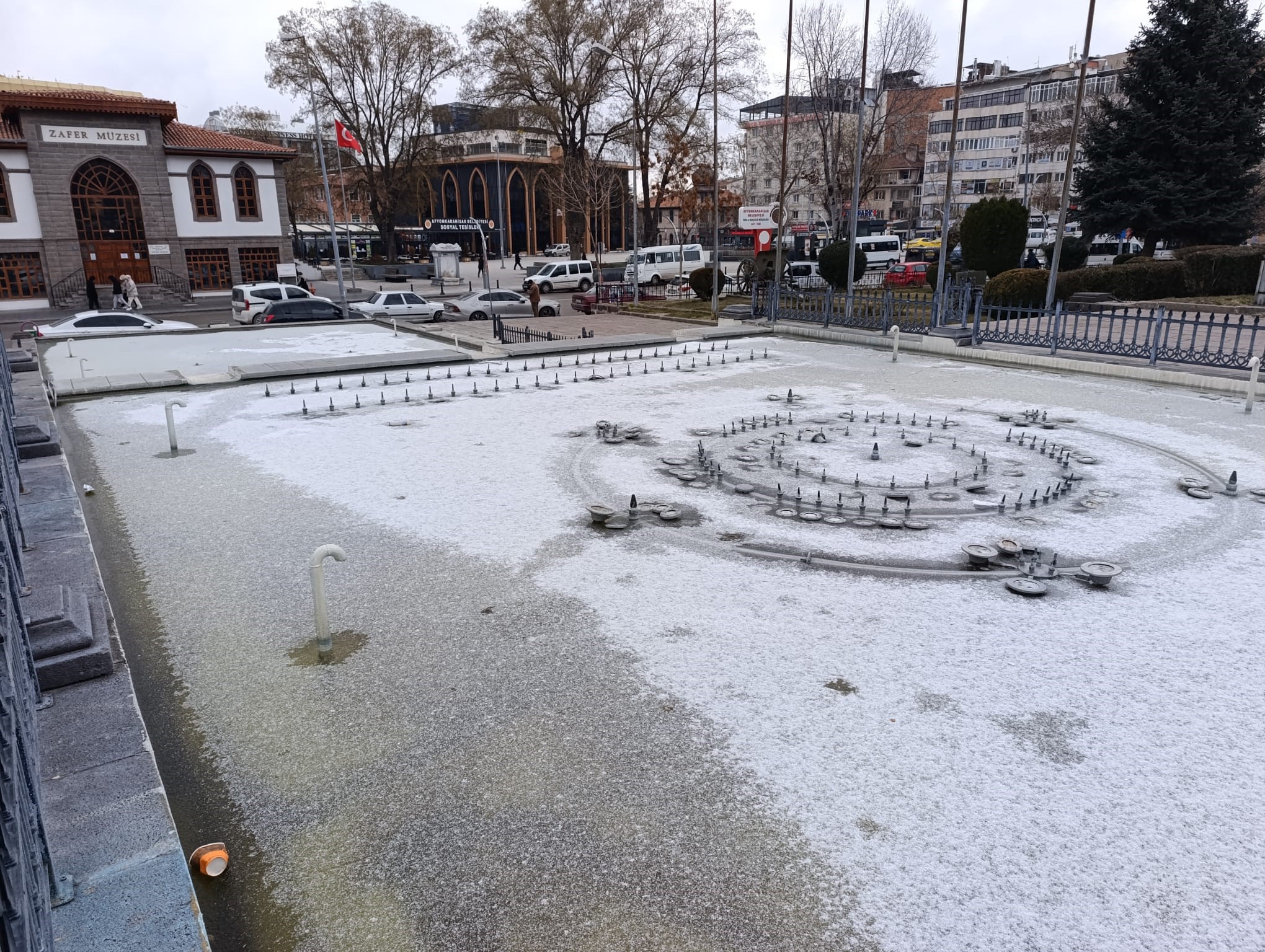 Afyonkarahisar’da Süs Havuzları Buz Tuttu