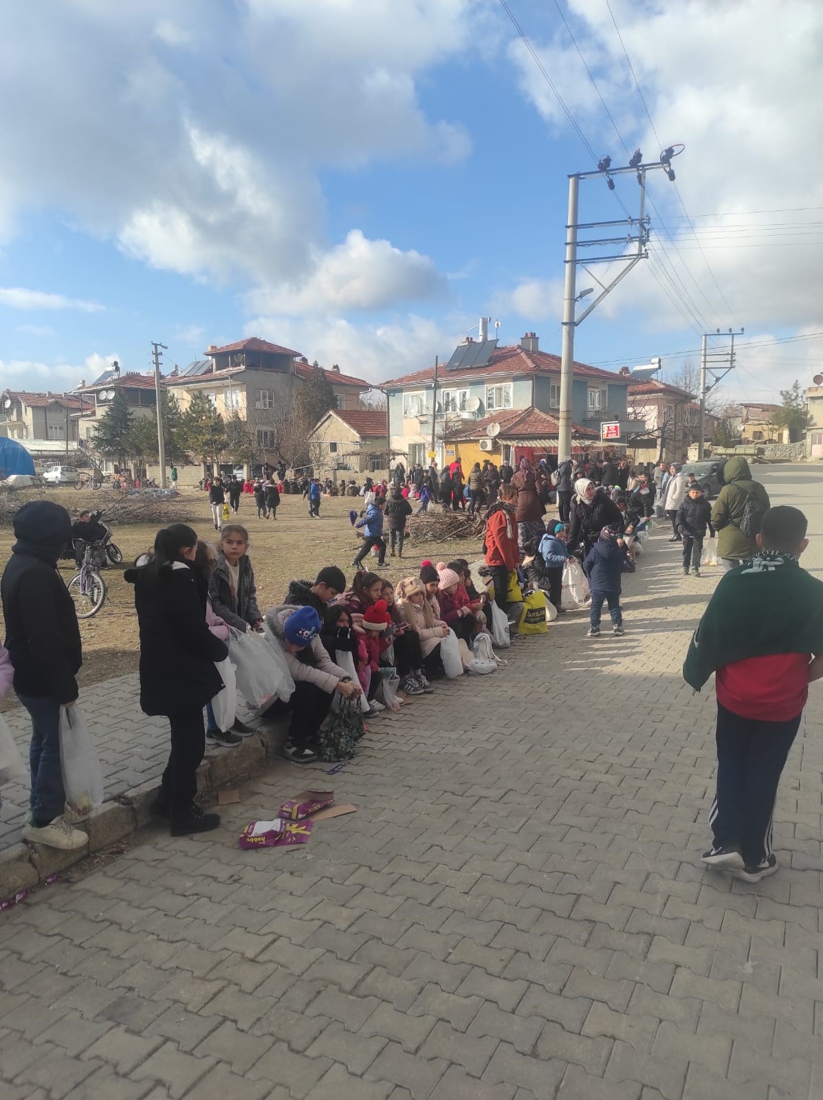 Şuhut'ta Berat Kandili'nde Şeker Toplama Geleneği Devam Etti