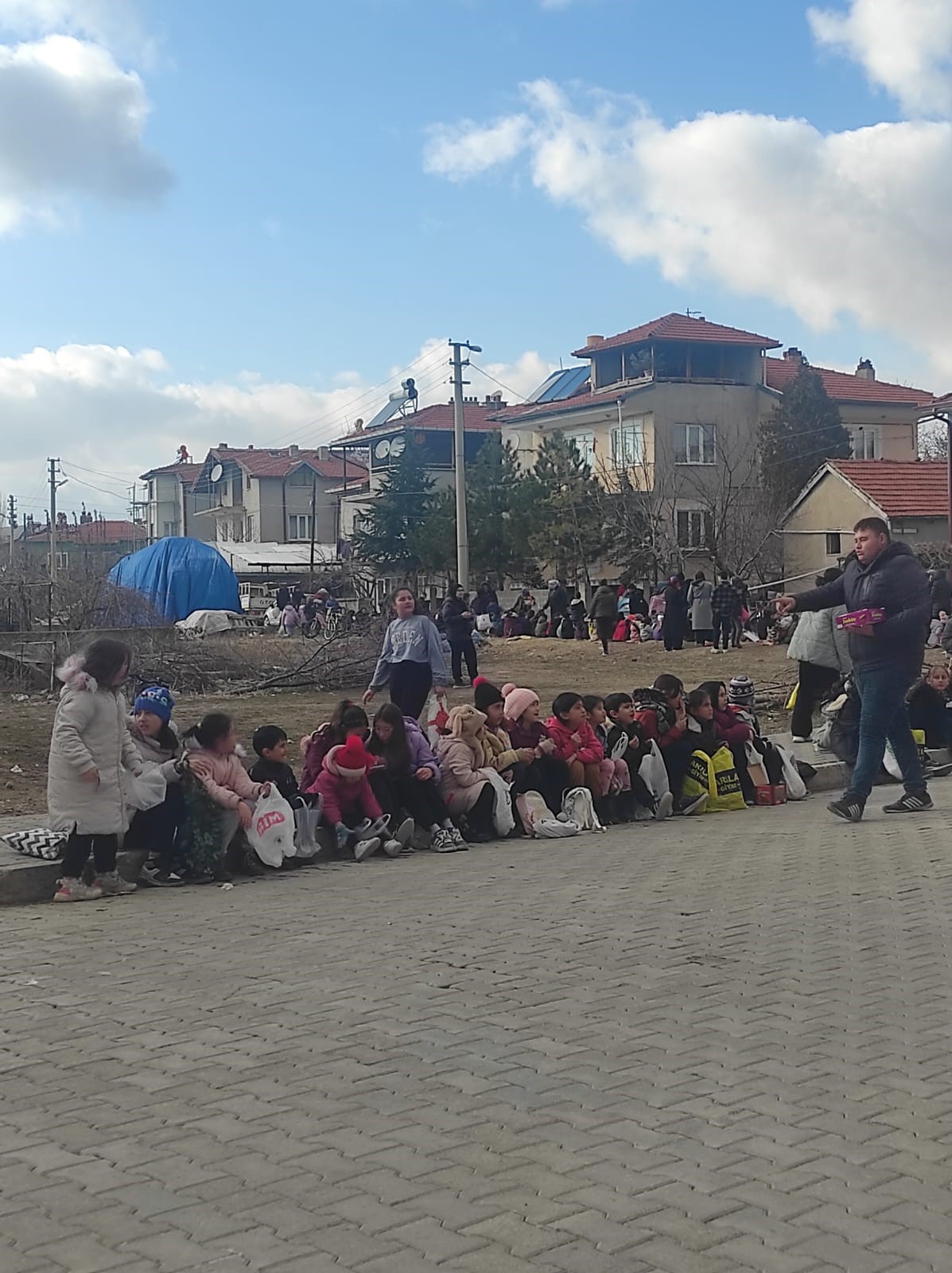 Şuhut'ta Berat Kandili'nde Şeker Toplama Geleneği Devam Etti