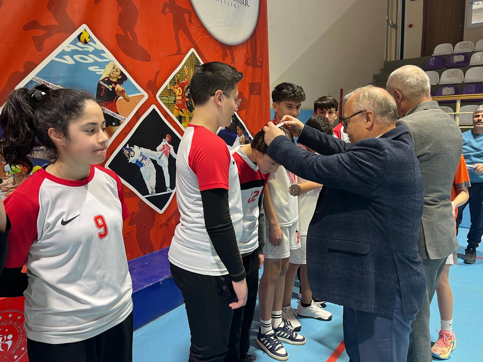 Afyonkarahisar’da Korfbol Heyecanı: Gençler ve Yıldızlar Müsabakaları Sona Erdi