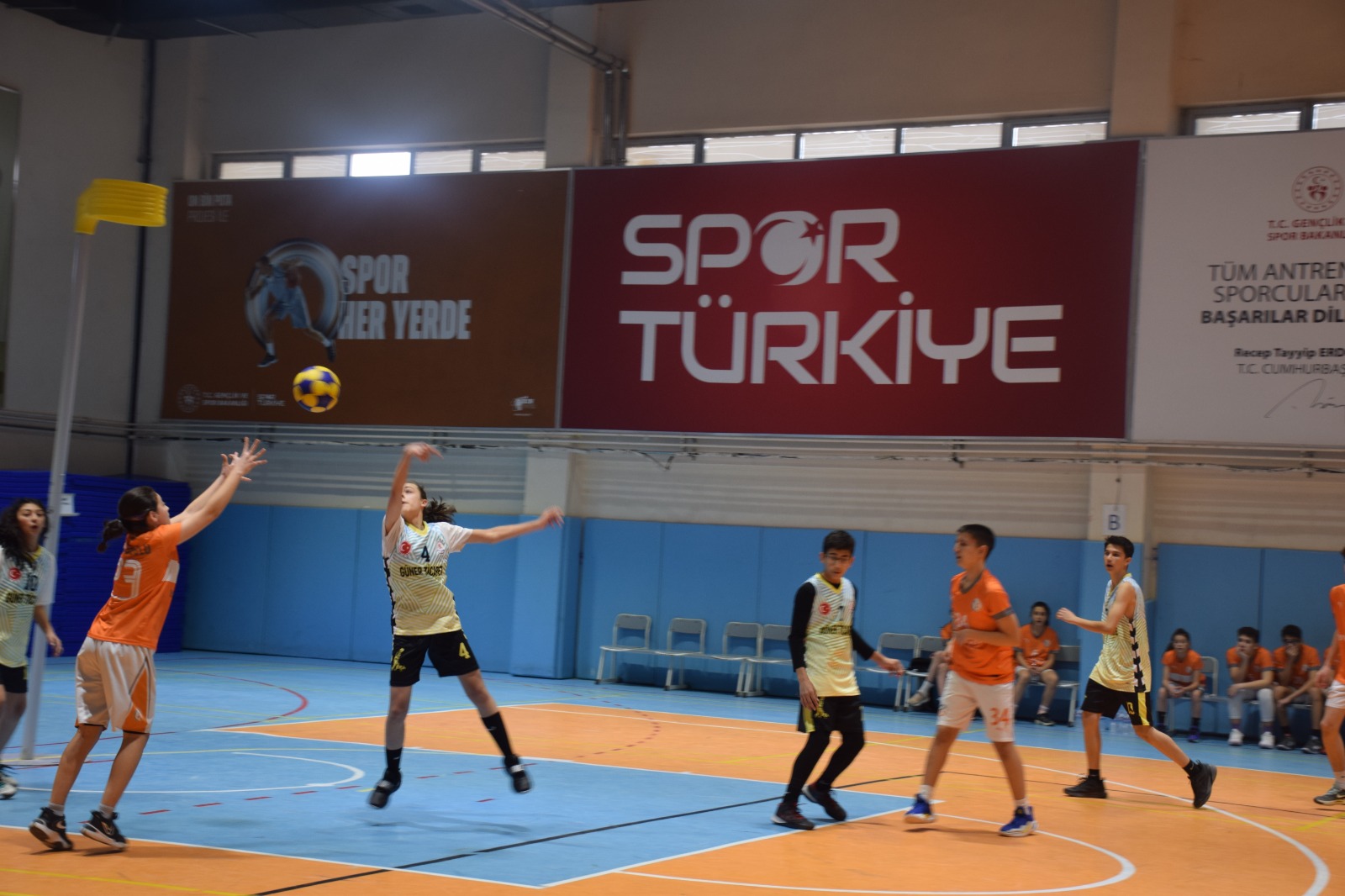 Afyonkarahisar’da Korfbol Heyecanı: Gençler ve Yıldızlar Müsabakaları Sona Erdi