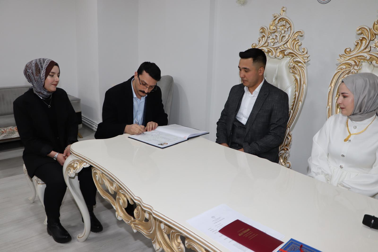 Kaymakam Akgül, Kaymakamlık Personelinin Nikah Şahidi Oldu