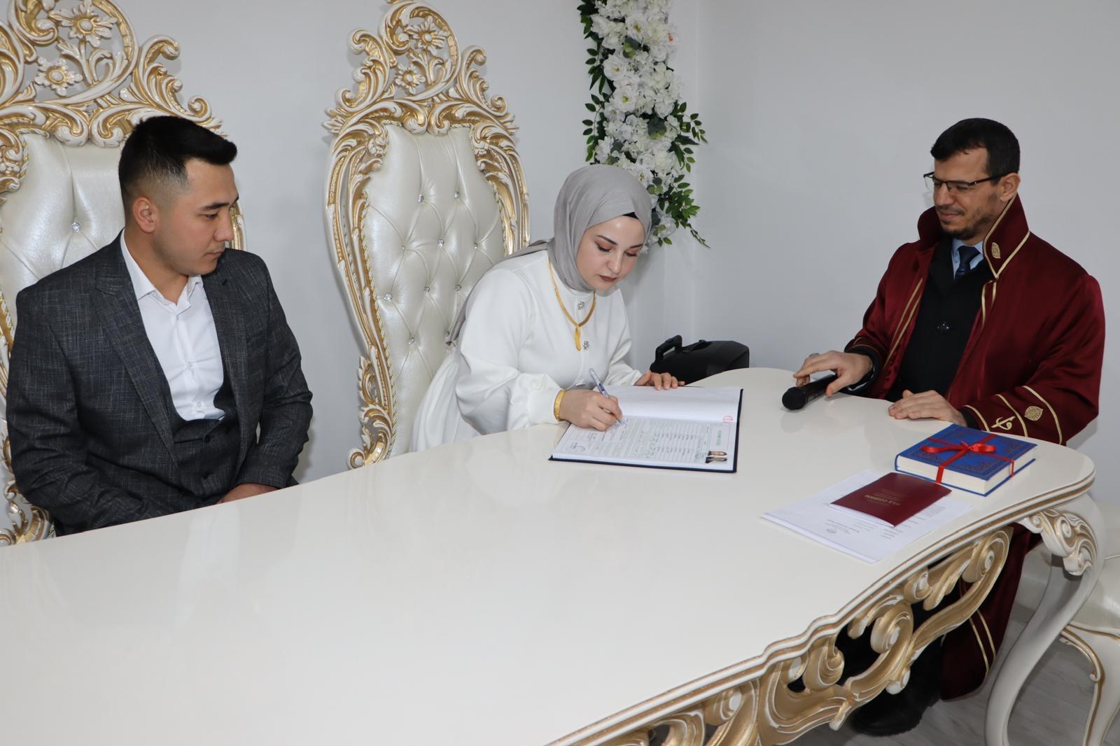 Kaymakam Akgül, Kaymakamlık Personelinin Nikah Şahidi Oldu