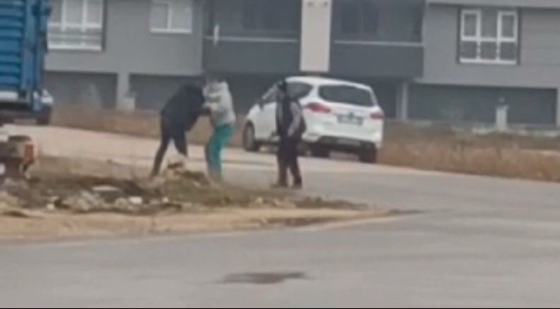 Kiracısına dehşeti yaşattı! Korkunç anlar kamerada