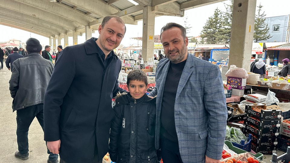 AK PARTİLİ CAMCI  ESNAF VE VATANDAŞLA BİR ARAYA GELDİ