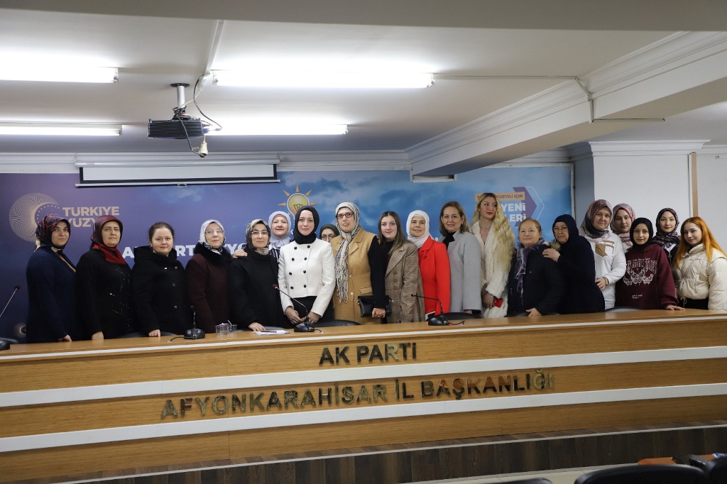 AK PARTİ KADIN KOLLARI AR-GE BAŞKANLIĞI EĞİTİM FAALİYETLERİNE BAŞLADI