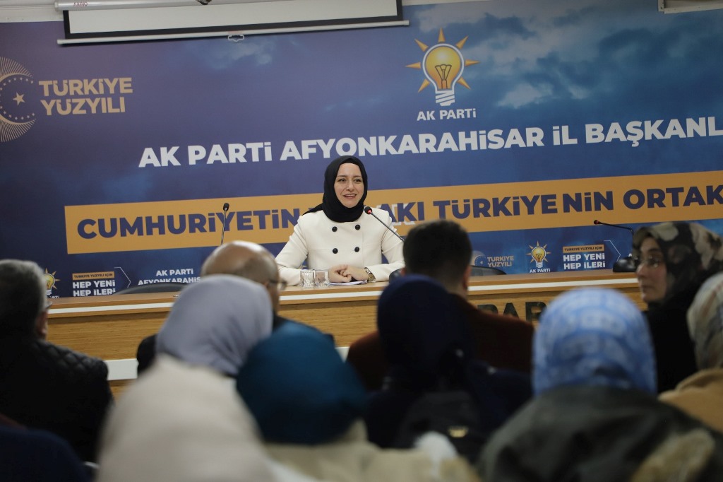 AK PARTİ KADIN KOLLARI AR-GE BAŞKANLIĞI EĞİTİM FAALİYETLERİNE BAŞLADI