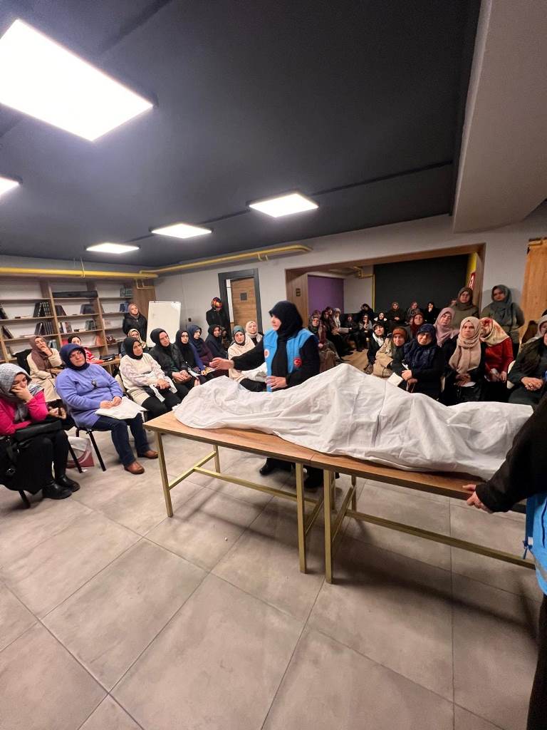 CENAZE YIKAMA VE KEFENLEME KURSUNA YOĞUN İLGİ