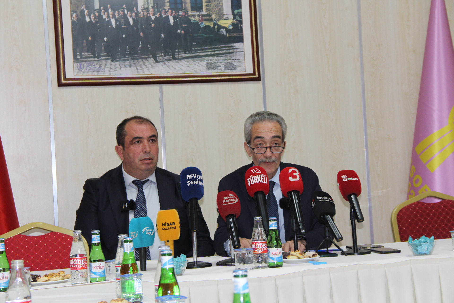ESOB BAŞKANI ÜSTÜN GÜNDEMDEKİ KONULARA YANIT VERDİ: “ESNAFI SİYASET ÜZERİNDEN İKİYE BÖLMEYE ÇALIŞIYORLAR”