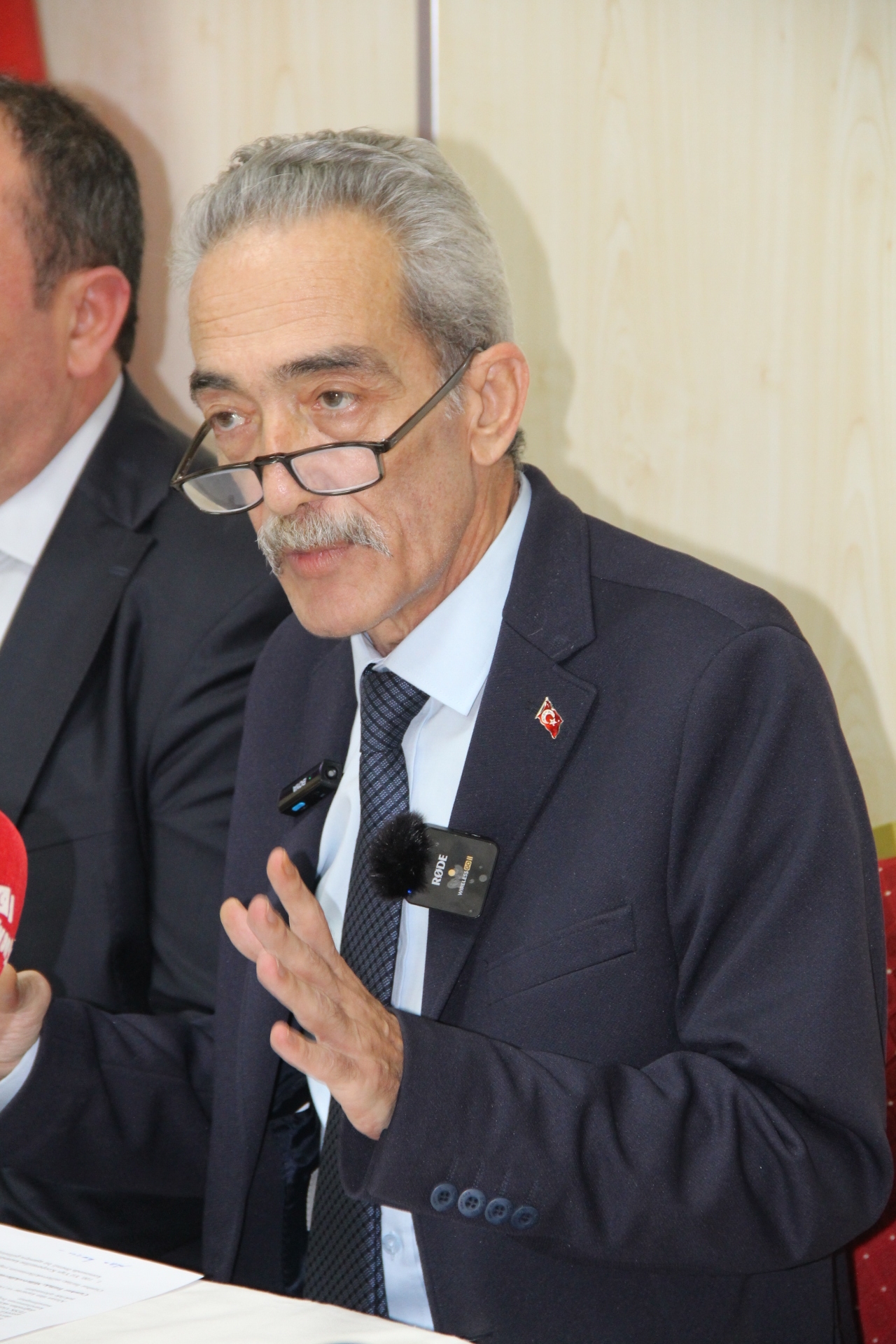 ESOB BAŞKANI ÜSTÜN GÜNDEMDEKİ KONULARA YANIT VERDİ: “ESNAFI SİYASET ÜZERİNDEN İKİYE BÖLMEYE ÇALIŞIYORLAR”