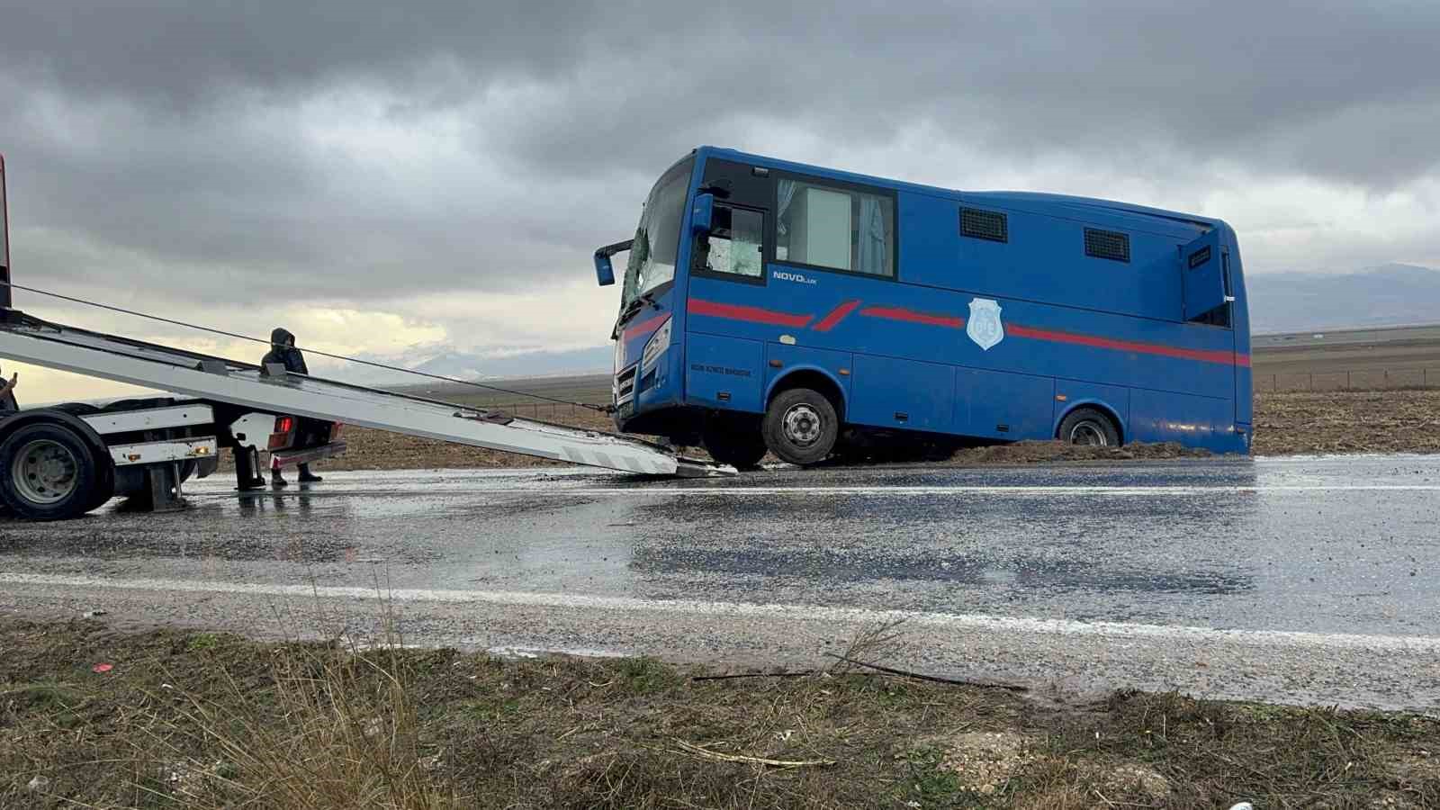 Devrilen Cezaevi Aracındaki Yaralanan Jandarma ve Mahkumların İsimleri Belli Oldu