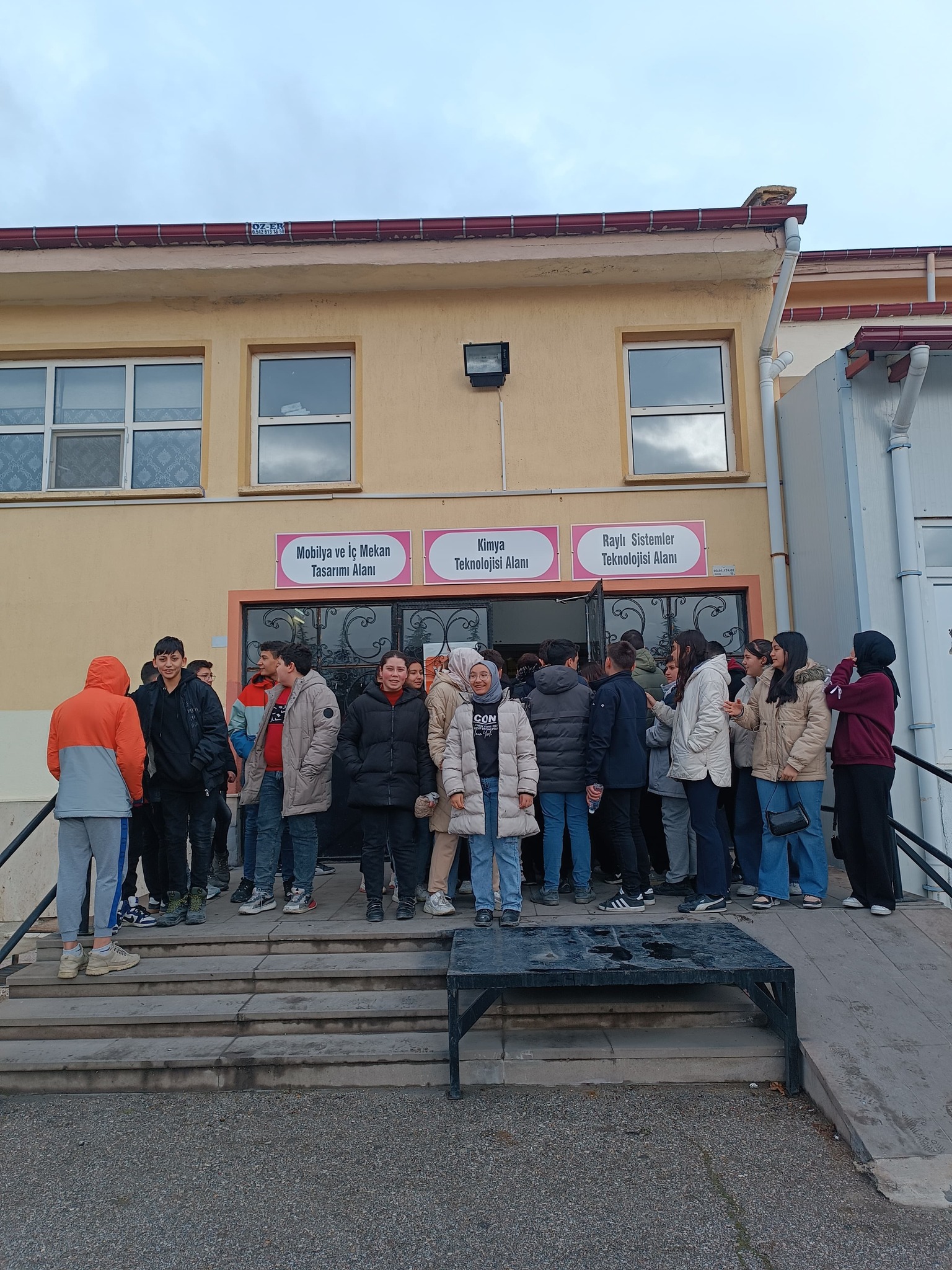 İscehisar Fatih Ortaokulu Öğrencileri Mesleki Eğitimi Yerinde İnceledi