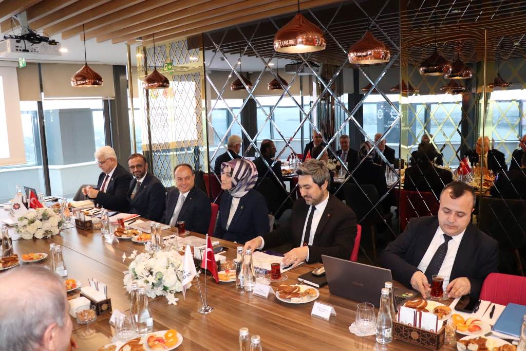 AFYONKARAHİSAR HEYETİ, VALİ YİĞİTBAŞI BAŞKANLIĞINDA İSTANBUL SANAYİ ODASI'NI ZİYARET ETTİ