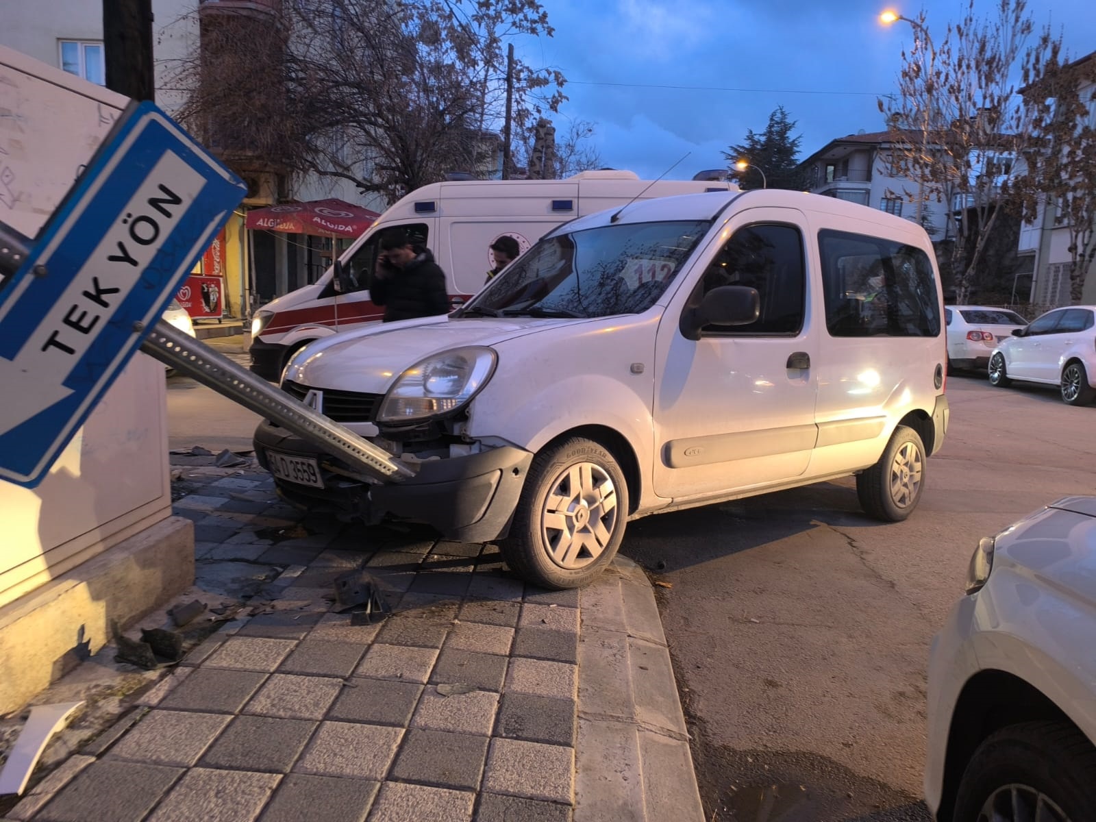 AFYON’DA AKŞAM  SAATLERİNDE KORKUTAN KAZA