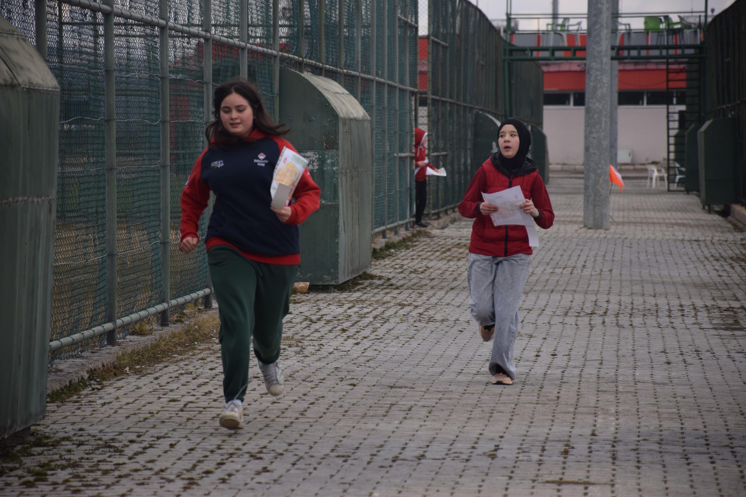 Genç Sporcular Parkurda Kıyasıya Yarıştı: Okul Sporları Oryantiring Yarışmaları Tamamlandı