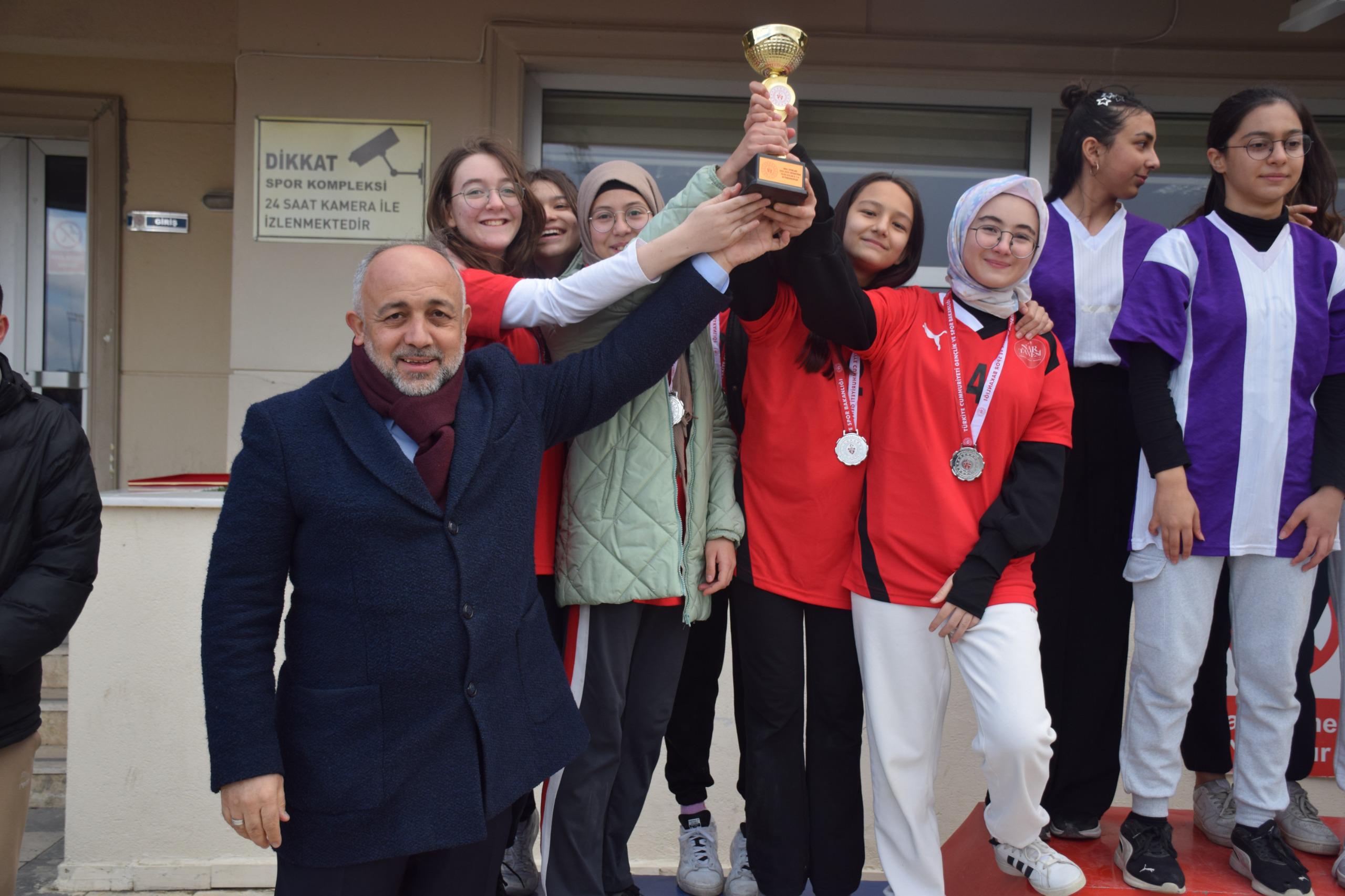 Genç Sporcular Parkurda Kıyasıya Yarıştı: Okul Sporları Oryantiring Yarışmaları Tamamlandı