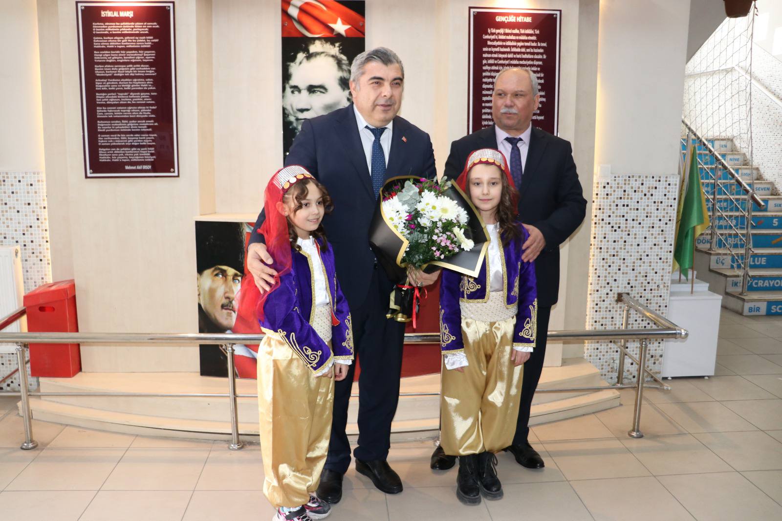 MERHUM EĞİTİMCİYE VEFA  YAKUP KADRİ IŞIKCI KÜTÜPHANESİ AÇILDI