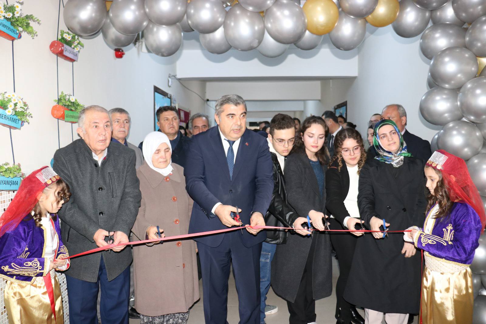 MERHUM EĞİTİMCİYE VEFA  YAKUP KADRİ IŞIKCI KÜTÜPHANESİ AÇILDI