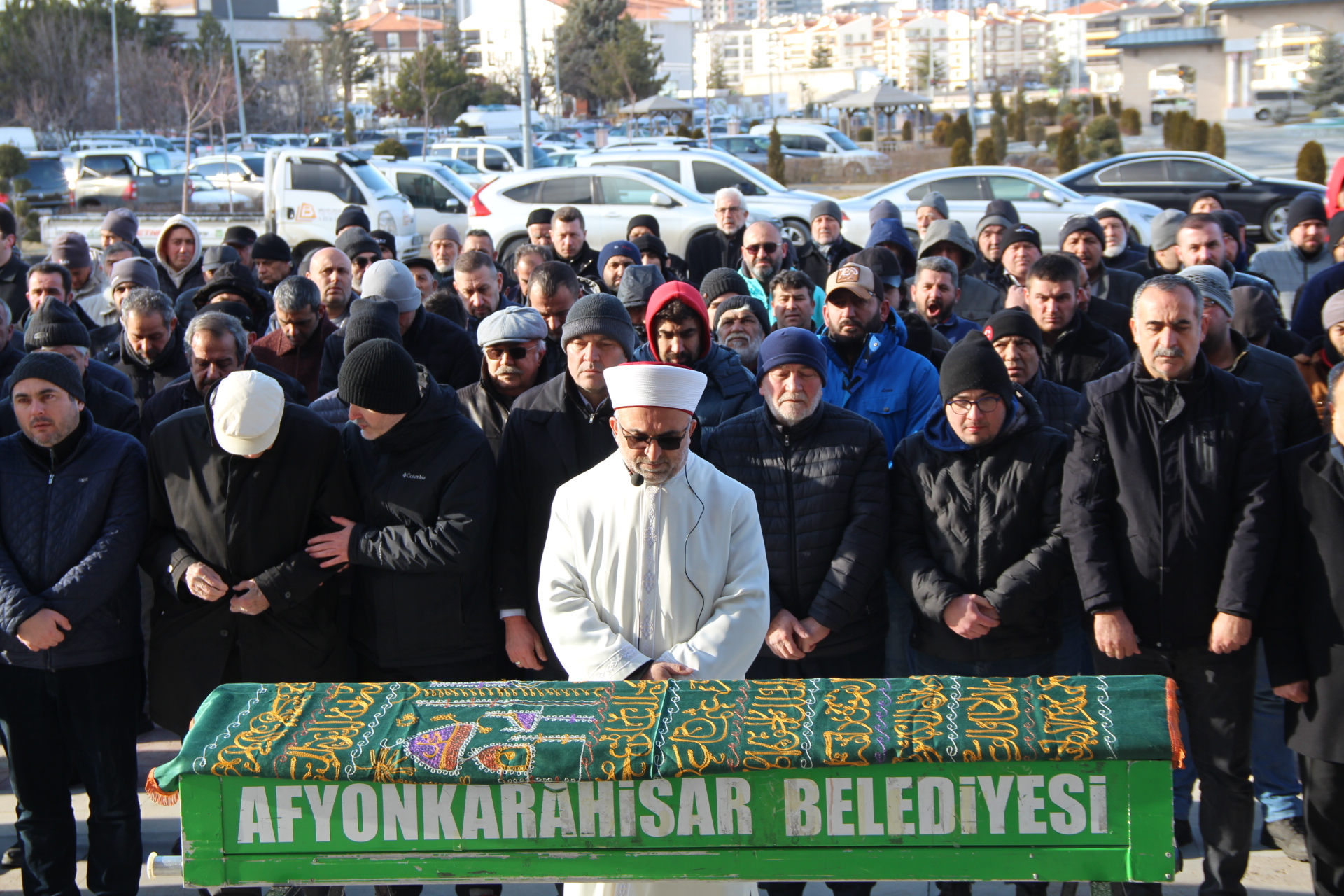 HAYIRSEVER İŞ İNSANI BEKİR BALIK SEVENLERİNİN OMUZLARINDA SON YOLCULUĞUNA UĞURLANDI