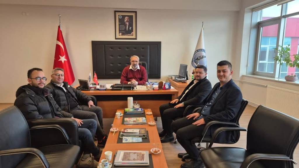TÜRK MÜHENDİSLER DERNEĞİ’NDEN AKÜ TEKNOLOJİ FAKÜLTESİ’NE ZİYARET