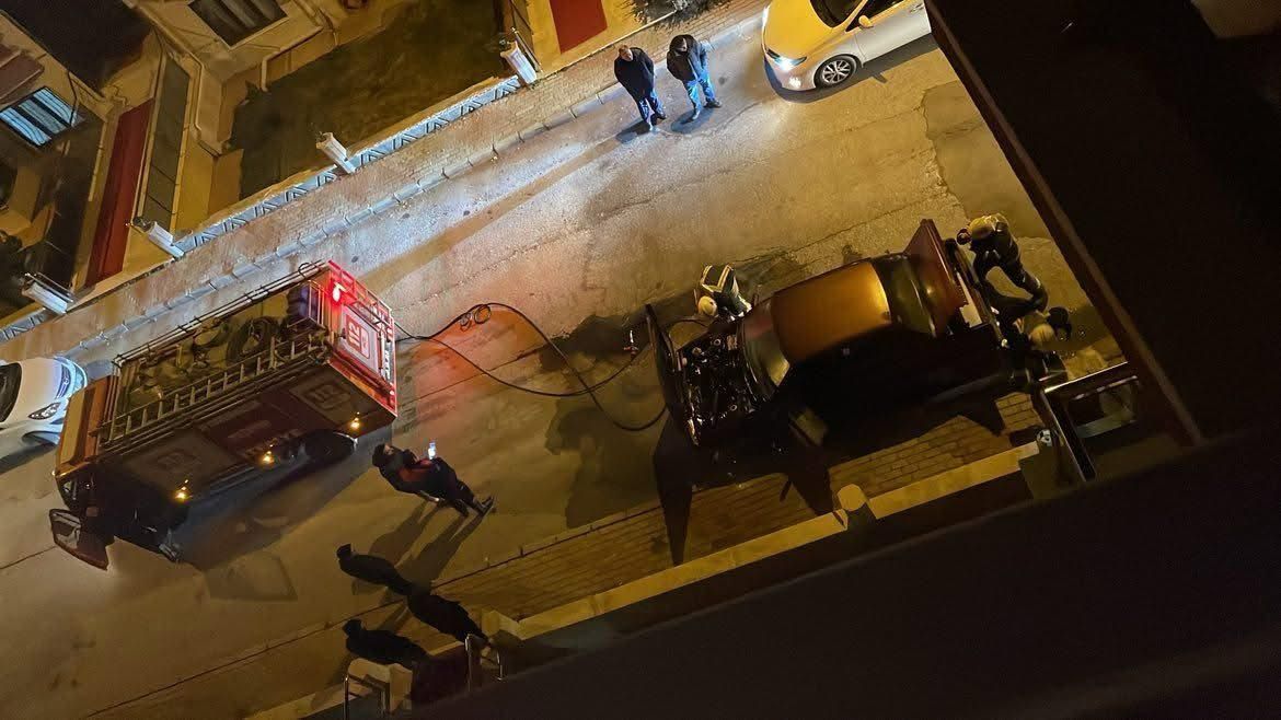 Afyonkarahisar'da Araç Yangını! Çıkan Yangın Paniğe Neden Oldu Vatandaşlar Hızla Yardıma Koştu