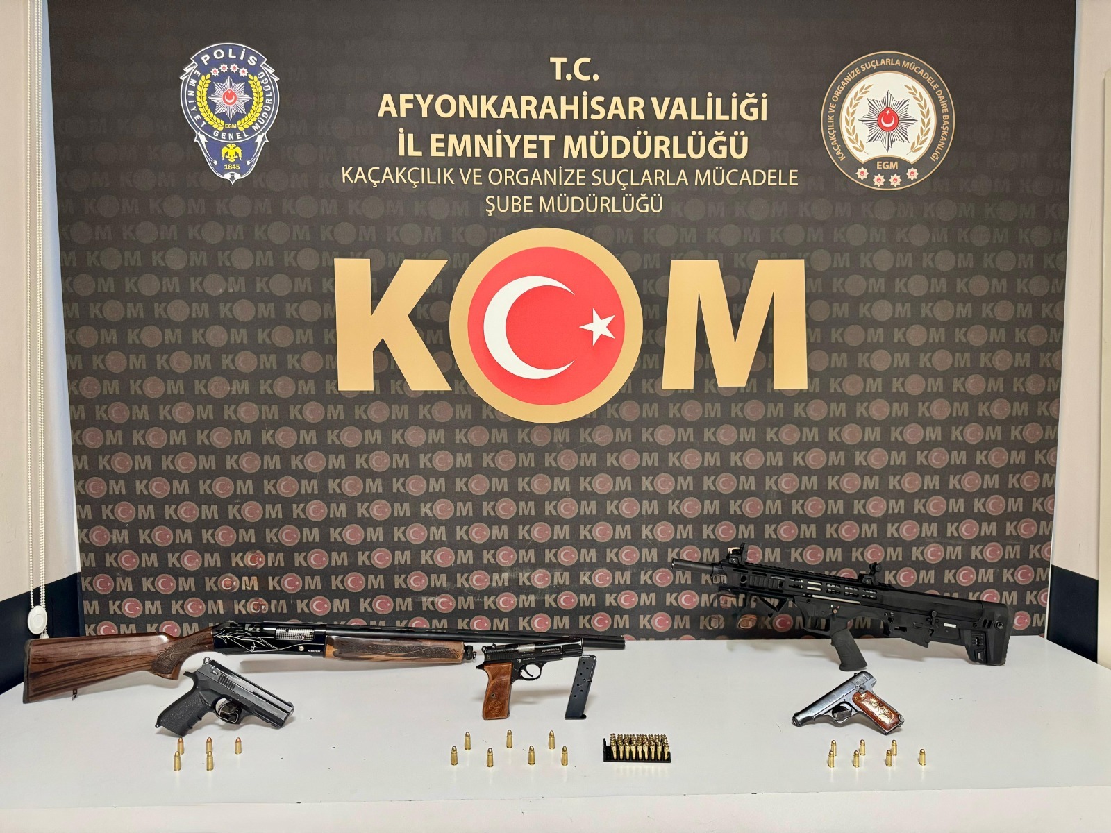 Afyonkarahisar'da Kaçakçılık Operasyonu: Silah ve Mühimmat Ele Geçirildi