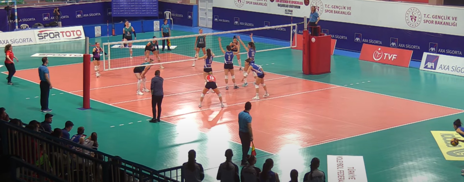 Zaferin Sultanları İlk Seti 25-20 Kazandı