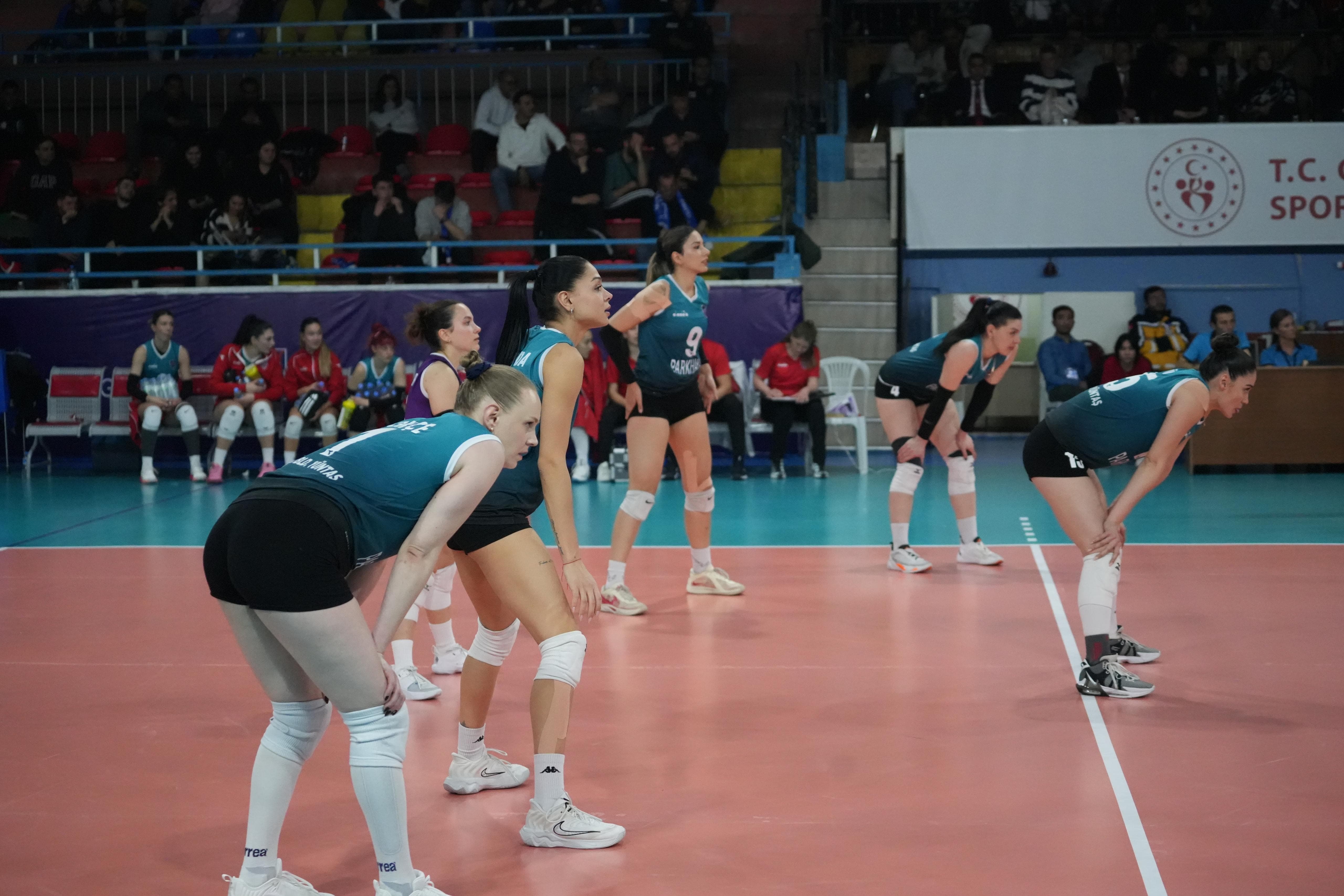 Afyon Belediye Yüntaş üçüncü seti 25-20 kaybetti