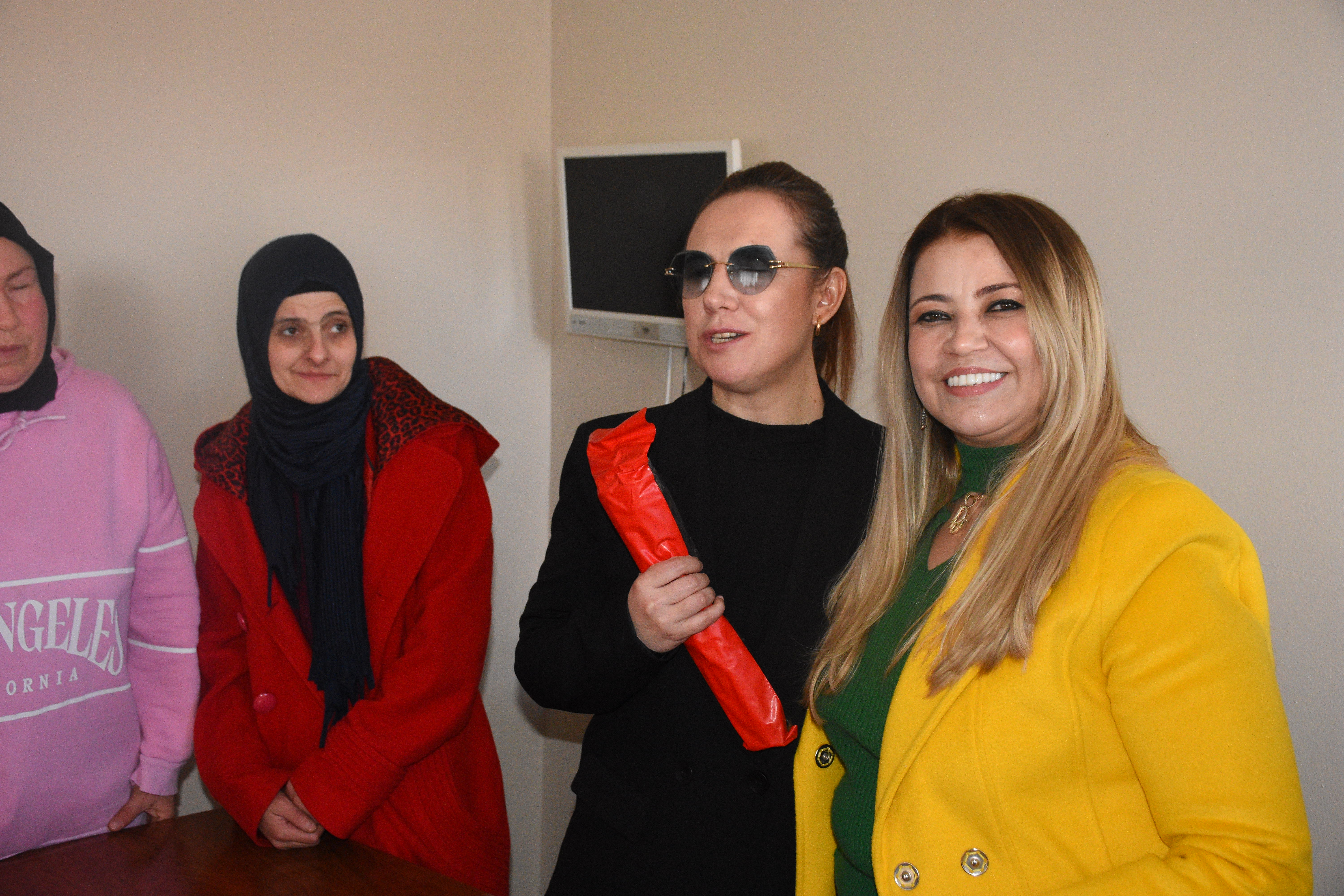 İki Kez Böbrek Nakli, Kanser ve Görme Kaybını Aşan Kadın  Emsal Gedikkaya'nın Umut Dolu Hikayesi