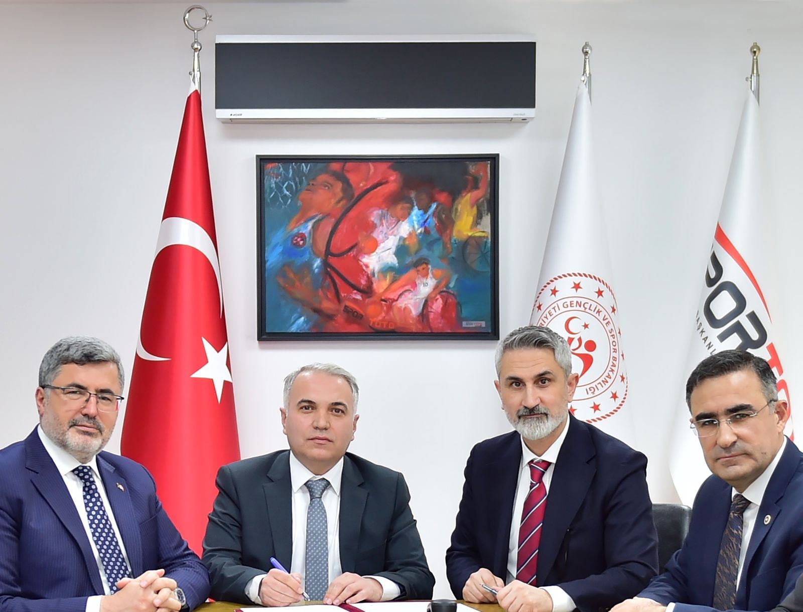 Kaymakam Duru Duyurdu: Haydarlı Beldesine Gençlik Merkezi Yapılacak