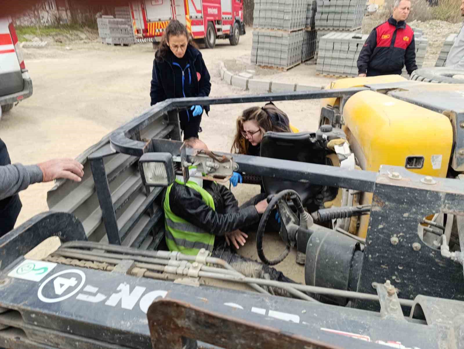 Parke Taşı Taşıyan Forklift Devrildi: 1 Yaralı