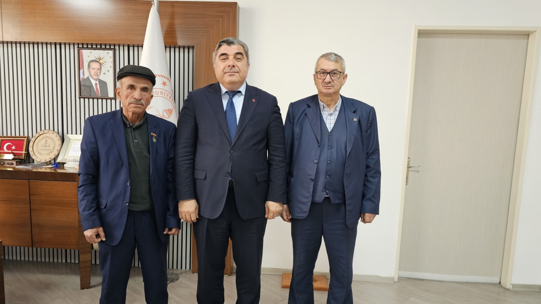 Şehit Çubuk'un Babasından Müdür Sünnetci’ye  Anlamlı Ziyaret