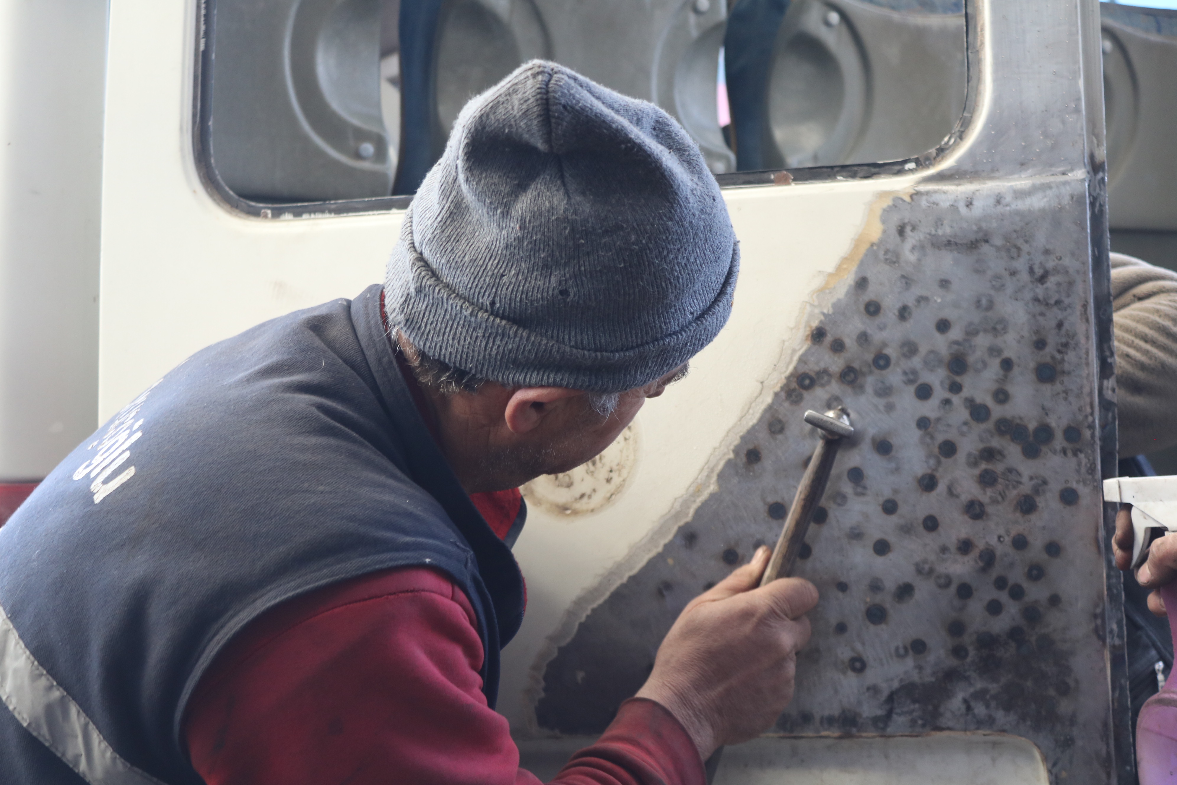 Afyon'da Kaza Oranları Artarken, Kaporta Ustası Vahit Kardaş'tan Uyarılar ve Püf Noktalar