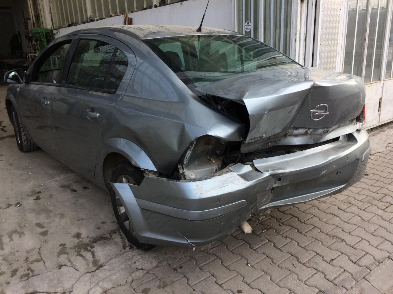 Afyon'da Kaza Oranları Artarken, Kaporta Ustası Vahit Kardaş'tan Uyarılar ve Püf Noktalar
