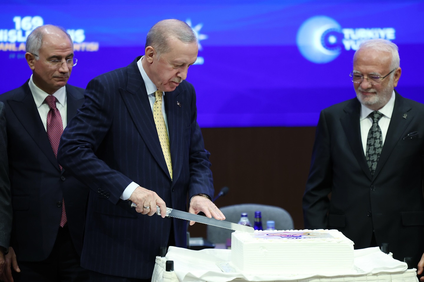 AFYONLU BAKAN GÖKTAŞ  LİDERİ ERDOĞAN’A UZUN ÖMÜRLER DİLEDİ