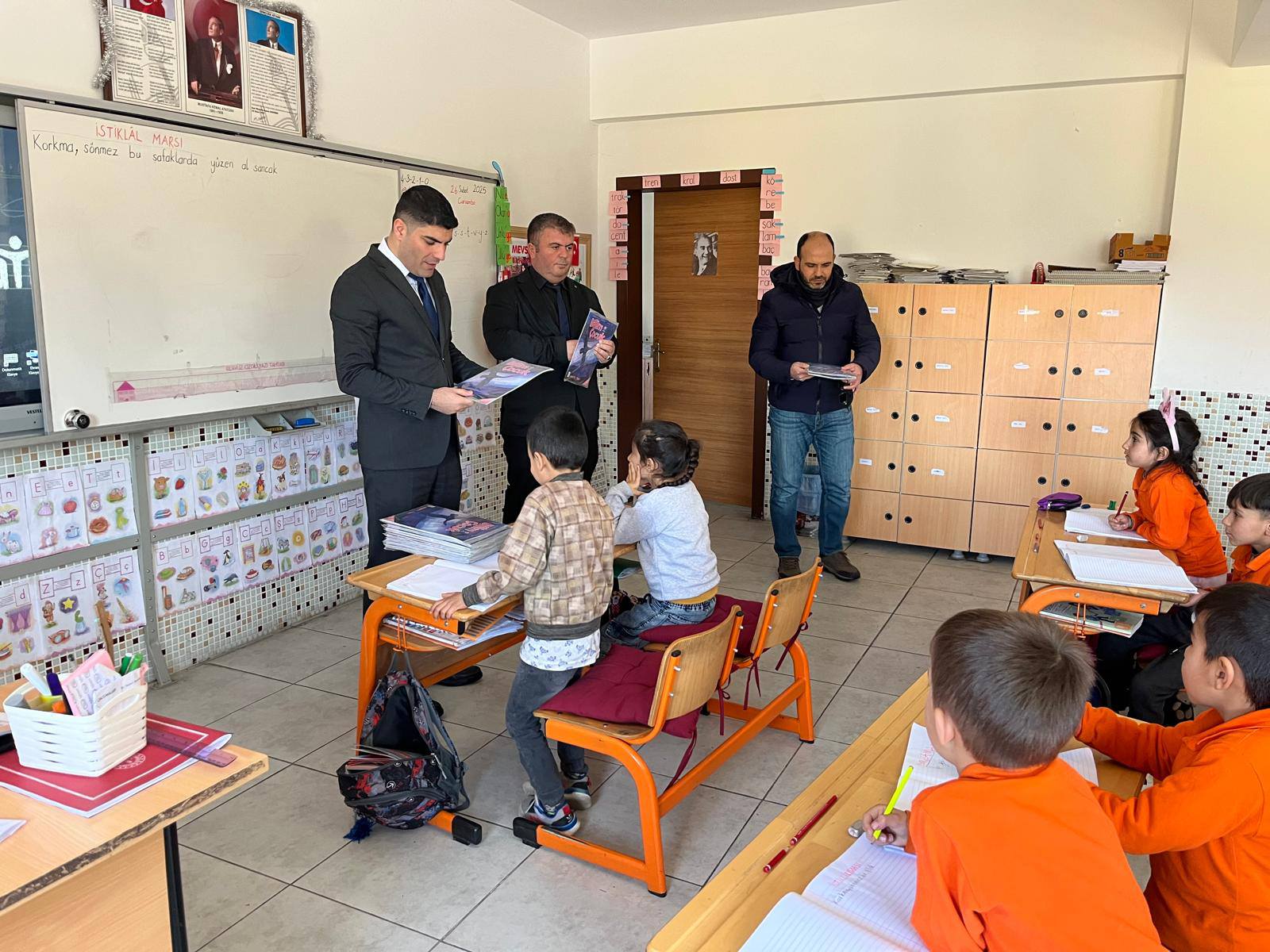 Kaymakam Öztürk, İlçedeki Okulu Ziyaret Etti