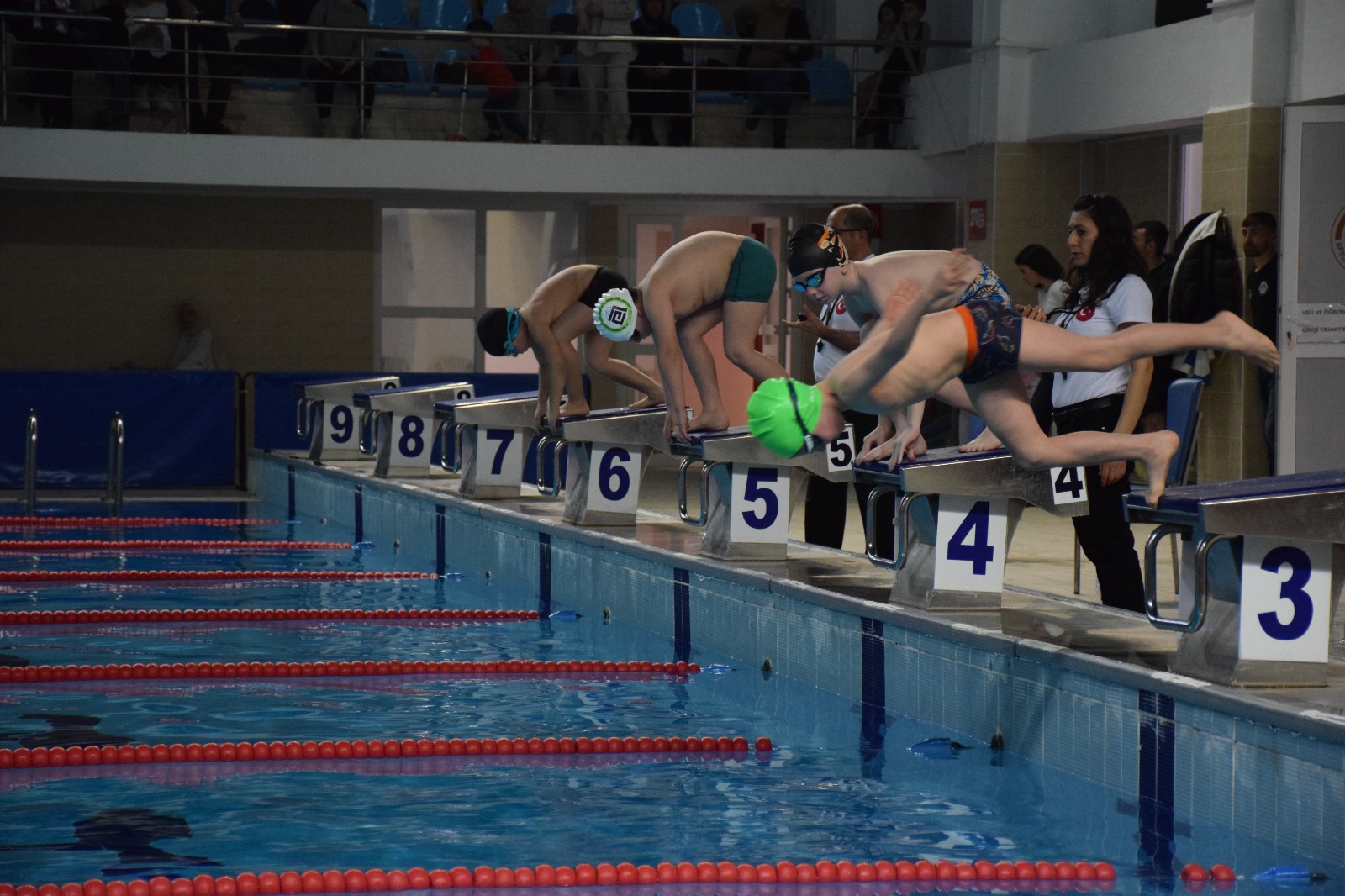 Okul Sporları Minikler Ve Küçükler Yüzme Müsabakaları Başladı