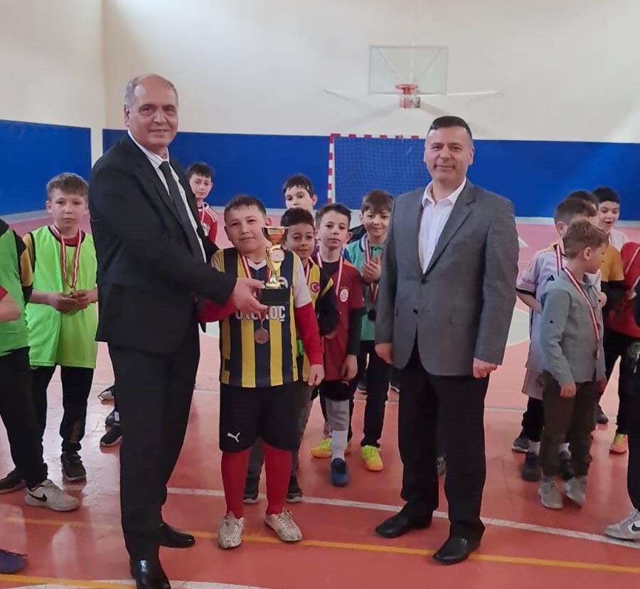 Erkmen’de Futsal Turnuvası Düzenlendi