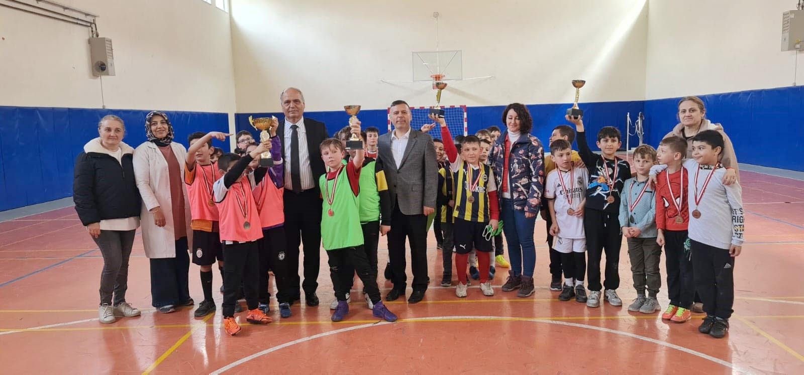Erkmen’de Futsal Turnuvası Düzenlendi