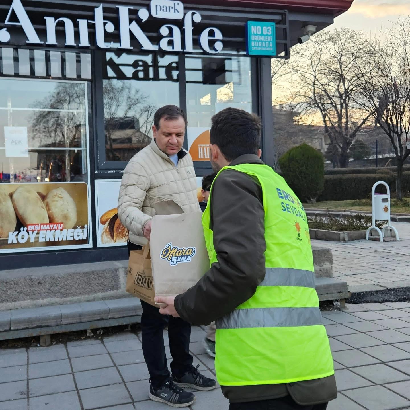 AK Gençlik'ten “İftara 5 Kala” İkramları