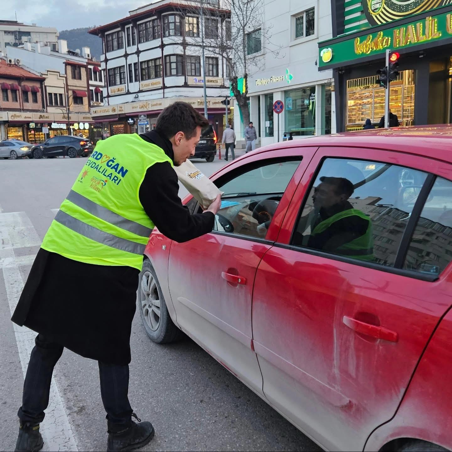 AK Gençlik'ten “İftara 5 Kala” İkramları