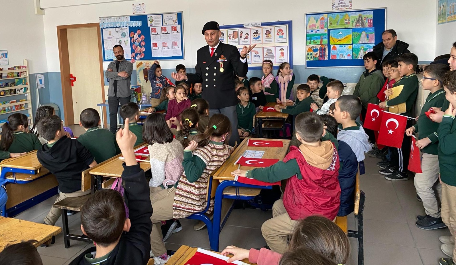 BAŞKAN KUMARTAŞLI'DAN   MÜDÜR SÜNNETCİ'YE TEŞEKKÜR