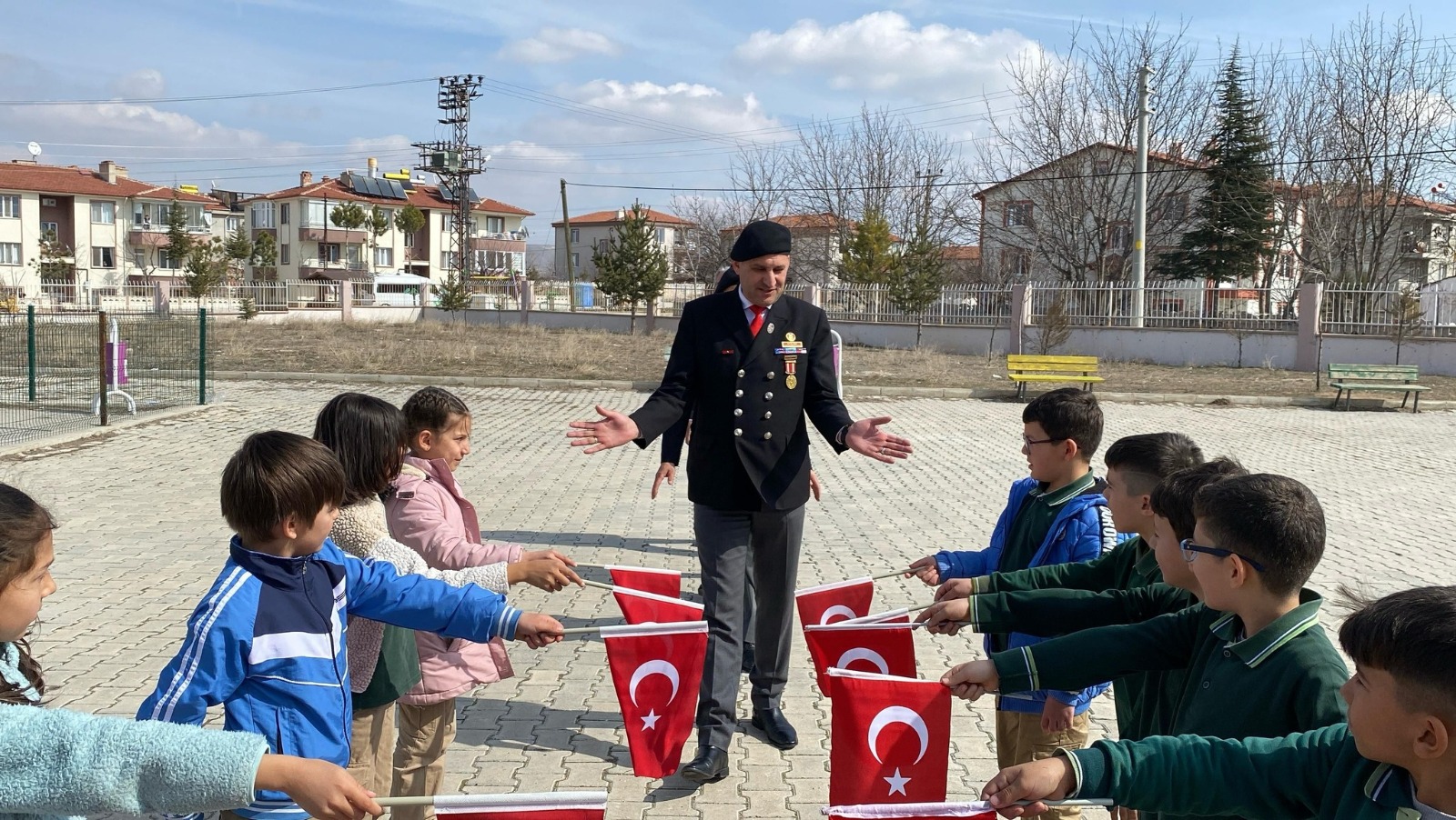 BAŞKAN KUMARTAŞLI'DAN   MÜDÜR SÜNNETCİ'YE TEŞEKKÜR
